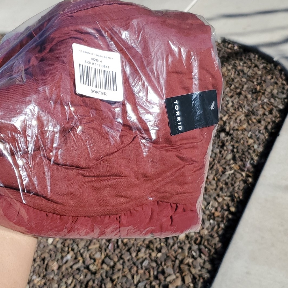 Brick Red Torrid Off Shoulder Top 4X NWT - Picture 4 of 5